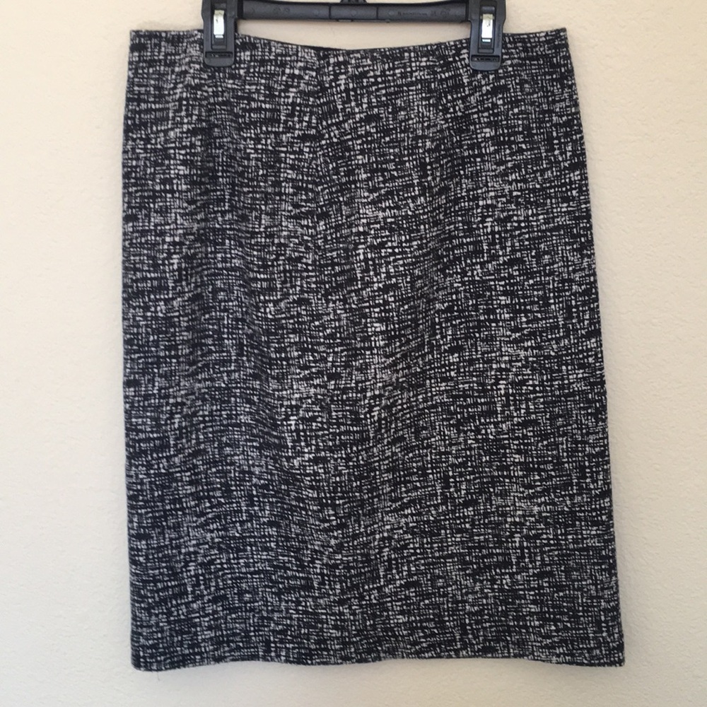 Banana Republic skirt blue and white